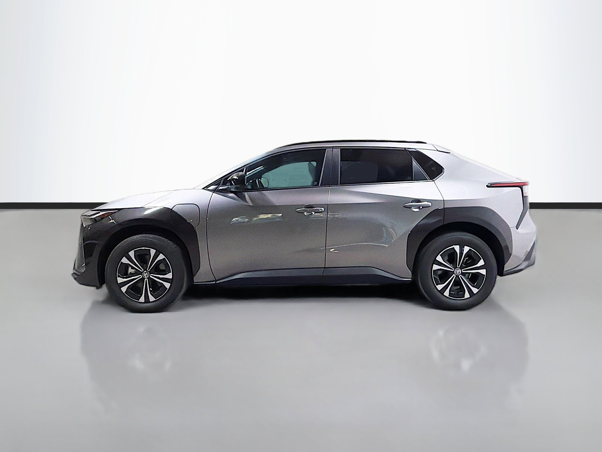 Used 2024 Toyota bZ4X XLE with VIN JTMAAAAA0RA053173 for sale in Tampa, FL