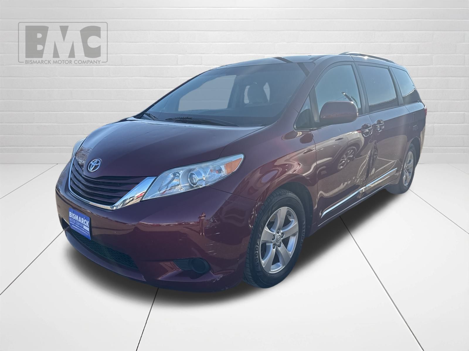 2015 Toyota Sienna LE's photo