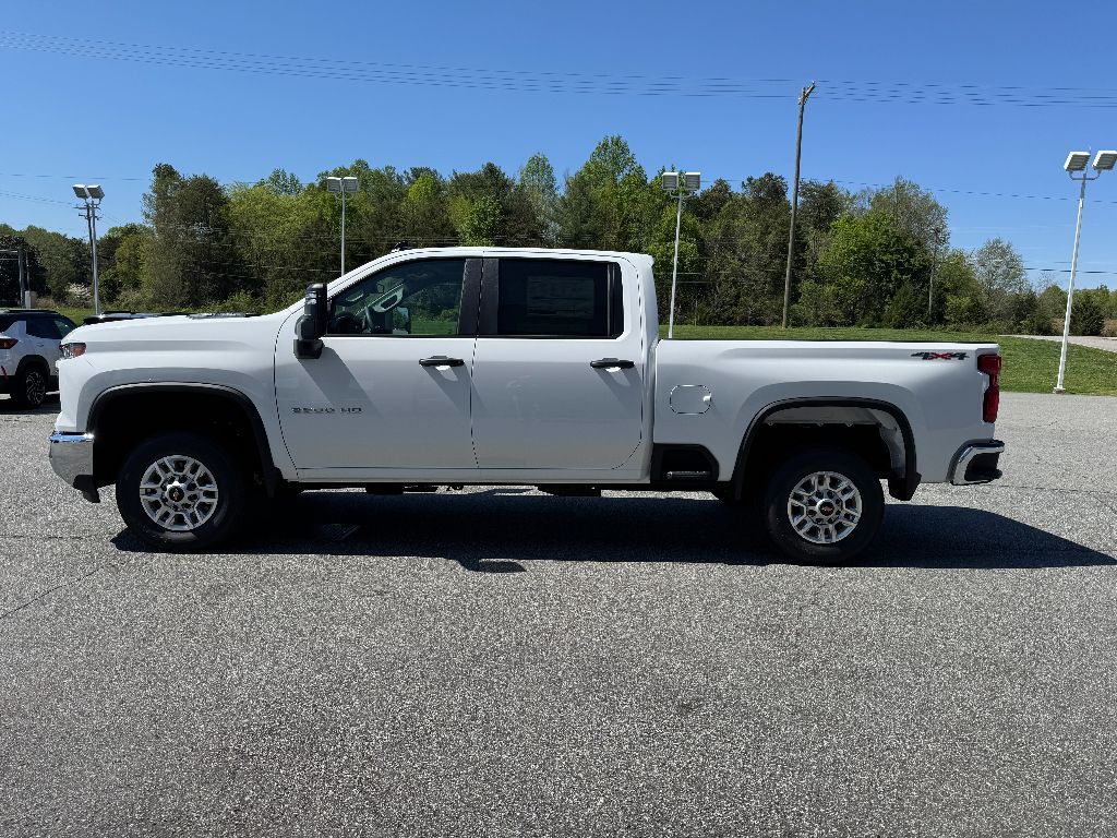 New 2025 Summit White Chevrolet WT image 3