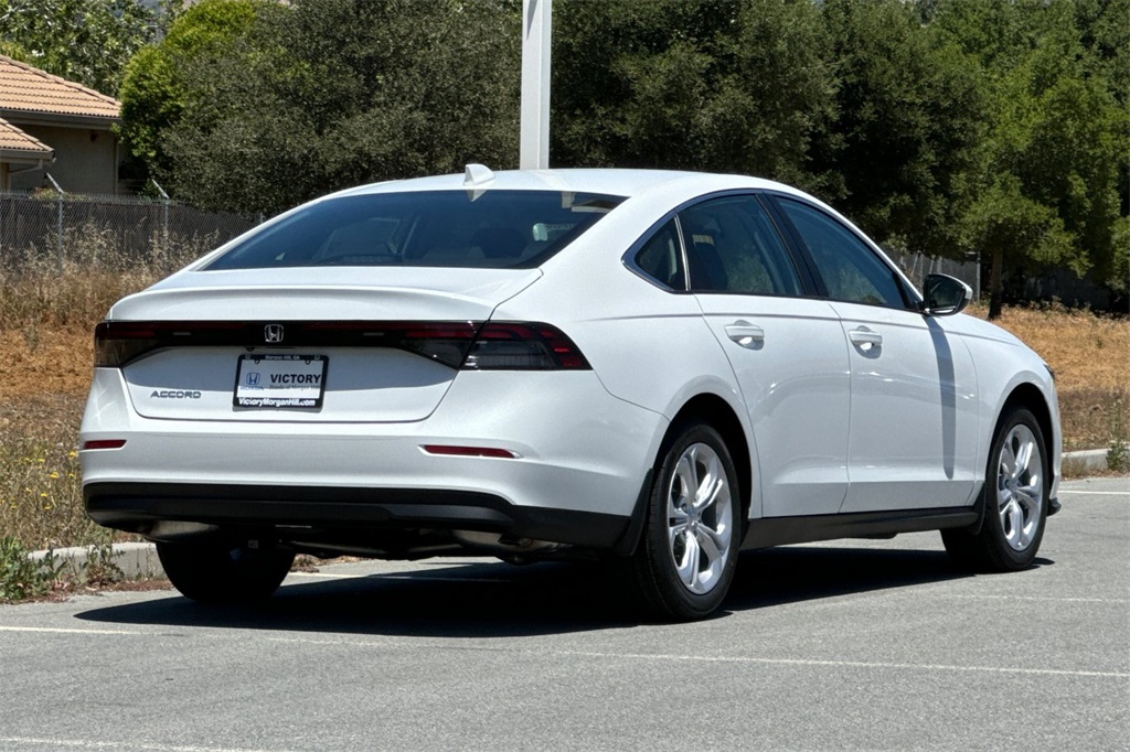 2025 Honda Accord LX photo 4