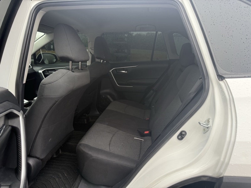 2021 Toyota RAV4 XLE photo 10