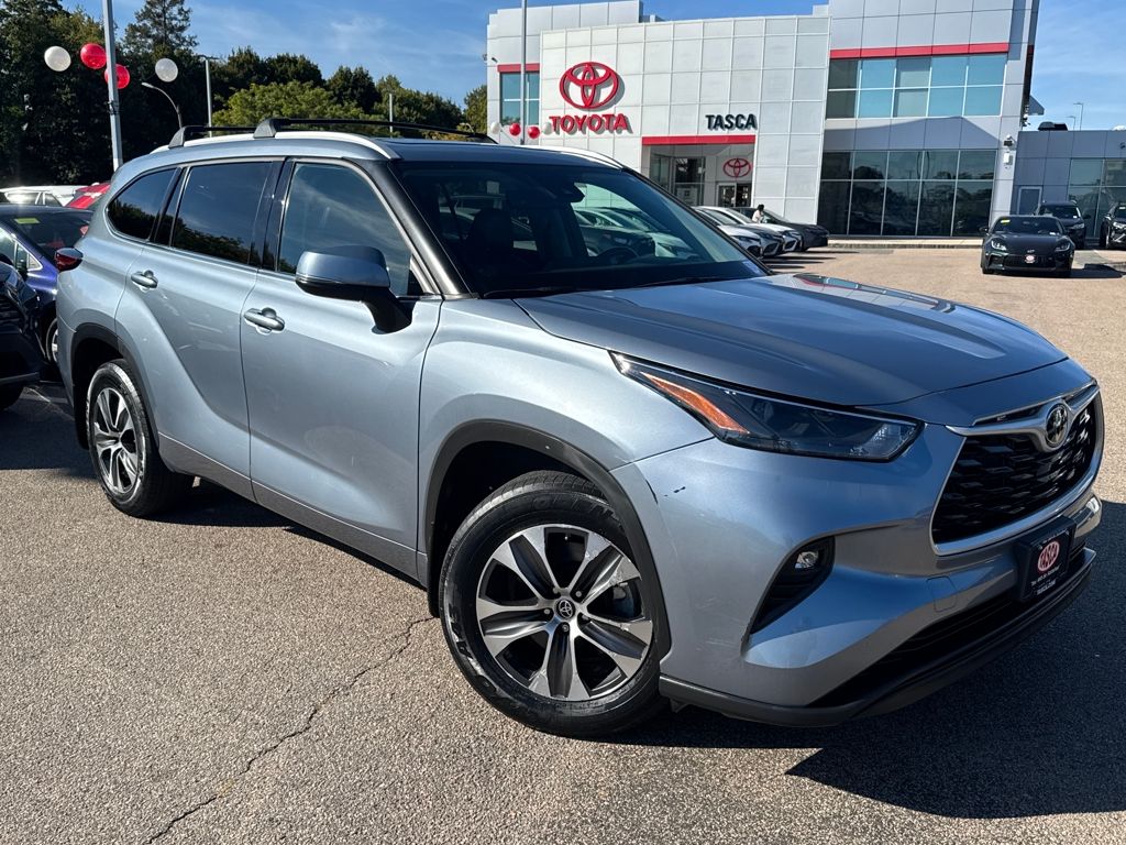 2022 Toyota Highlander XLE's photo