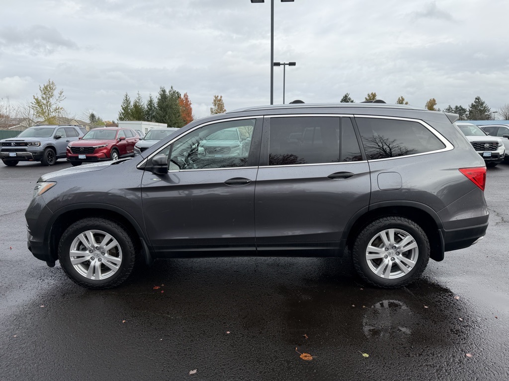 2016 Honda Pilot LX photo 2