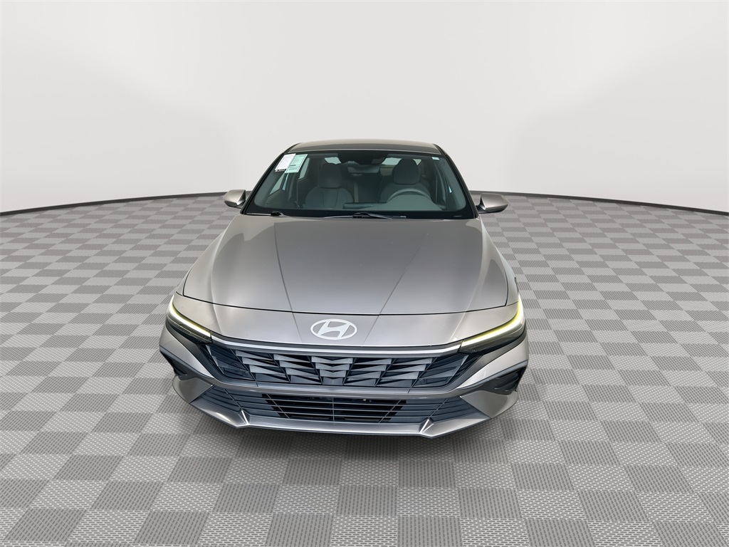 2024 Hyundai Elantra SEL photo 3