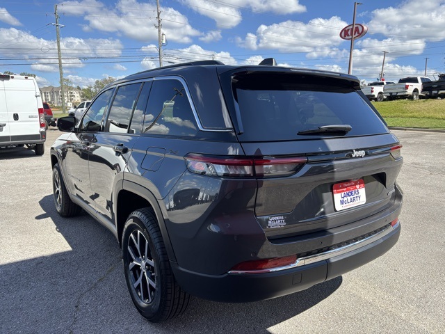 2025 Jeep Grand Cherokee Limited photo 2