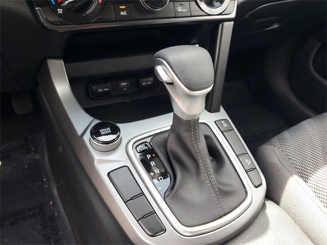 2024 Kia Seltos LX photo 21