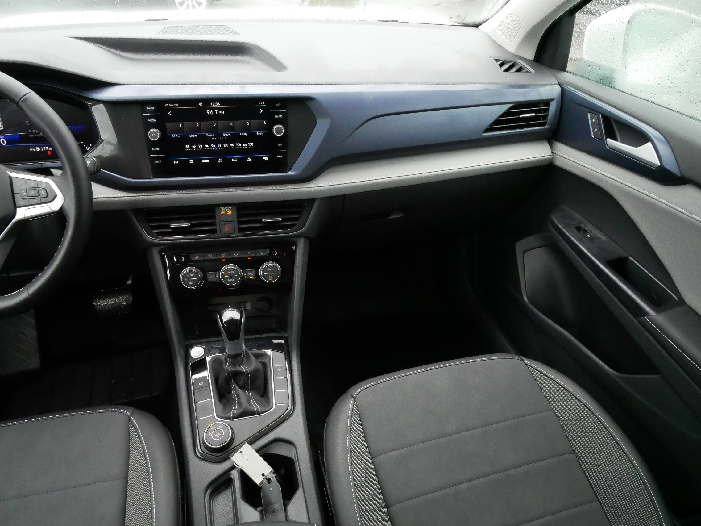 2024 Volkswagen Taos SE photo 11