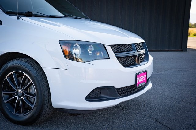2017 Dodge Grand Caravan SE Plus Blacktop photo 4