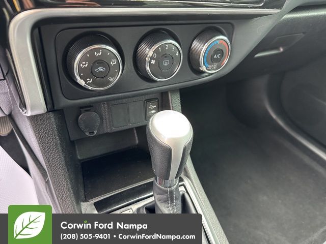 2018 Toyota Corolla L photo 21