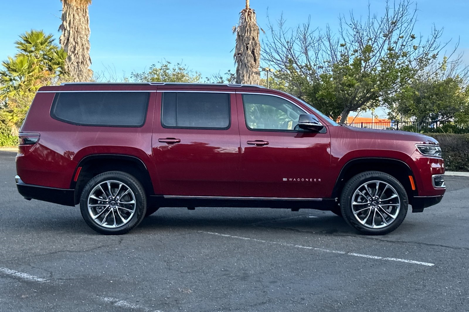 2024 Jeep Wagoneer L Series III photo 2