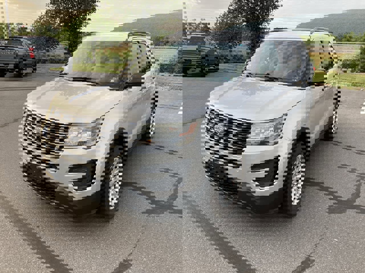 2017 Ford Explorer Base photo 3