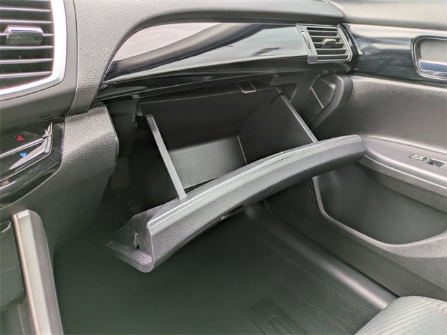 2017 Honda Accord LX photo 31