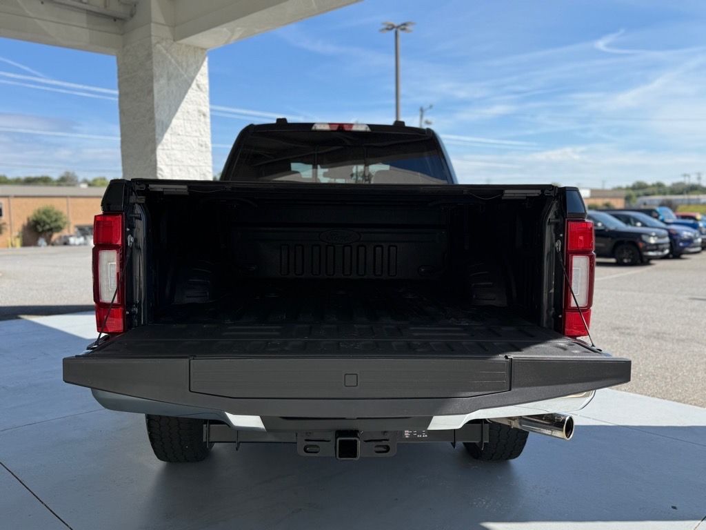 2022 Ford F-350 Lariat photo 3