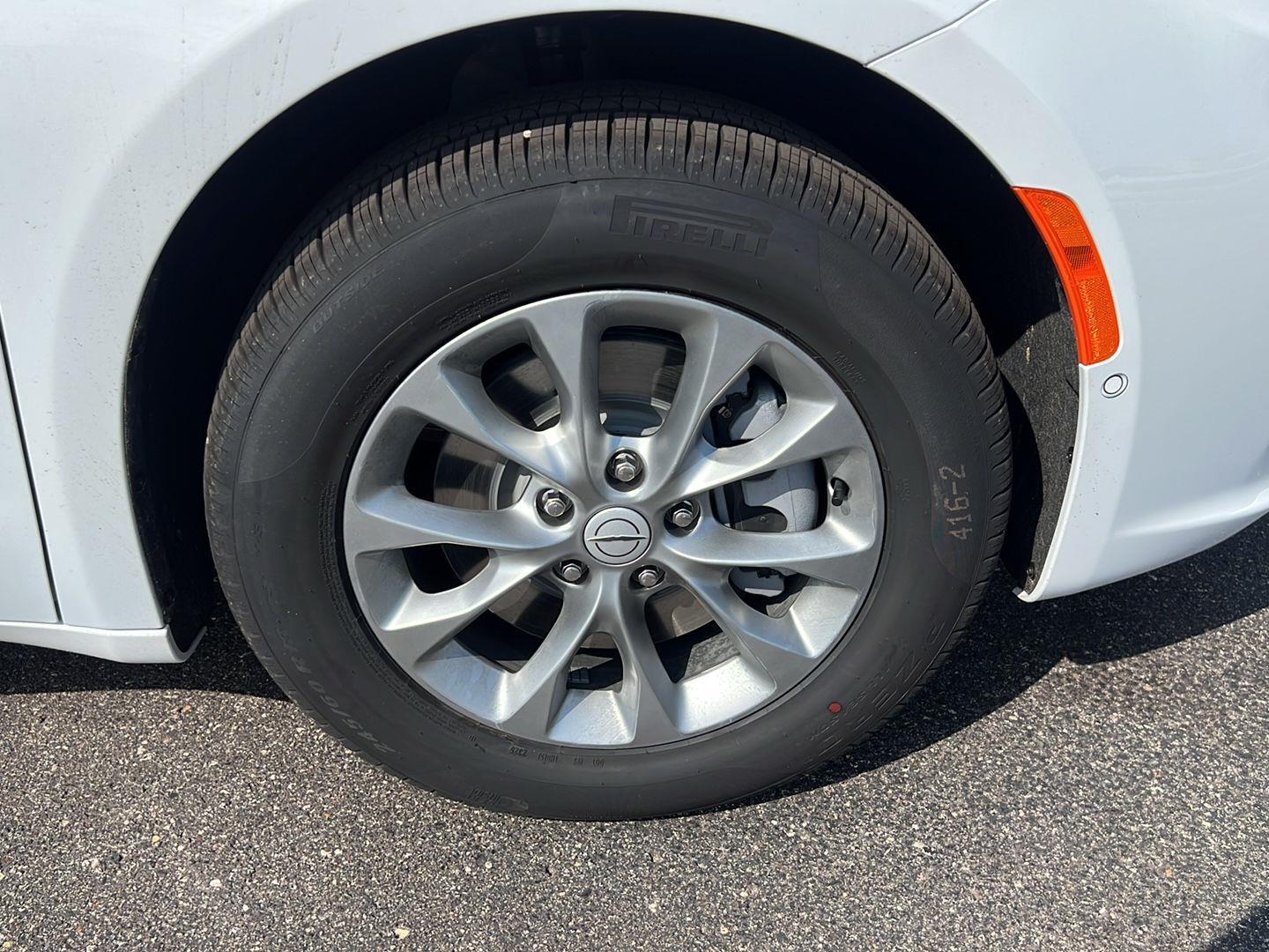 2026 Chrysler Pacifica photo 9