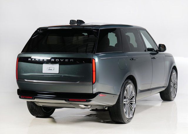 2025 Land Rover Range Rover SE photo 2