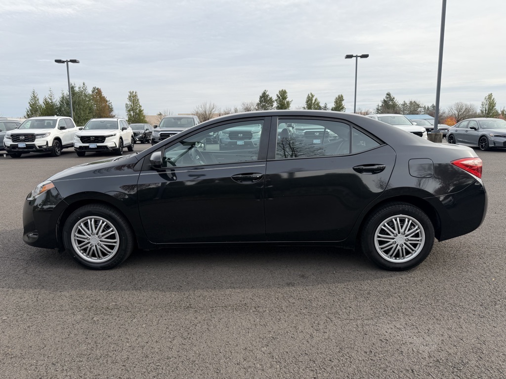 2017 Toyota Corolla LE photo 4