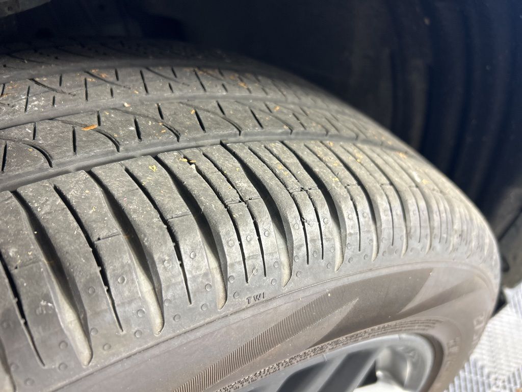 2025 Ford Explorer ST-Line photo 2