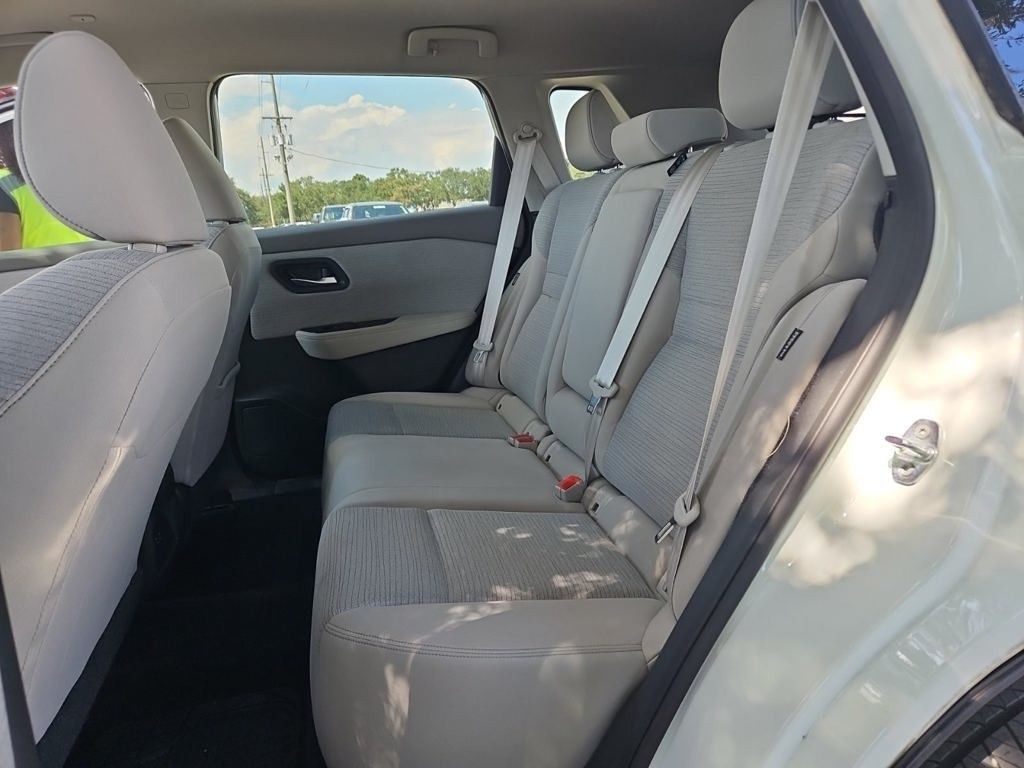 2023 Nissan Rogue SV photo 4