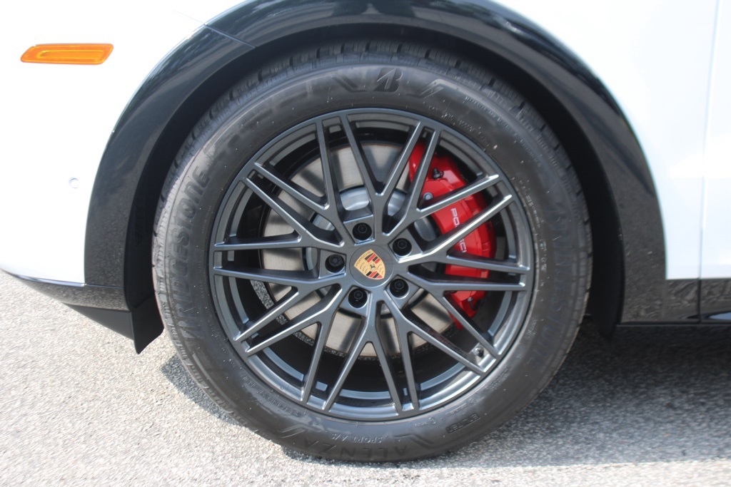2025 Porsche Cayenne GTS photo 13
