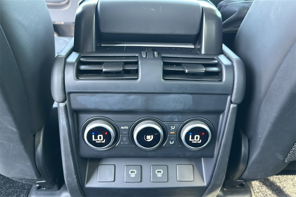 2025 Land Rover Defender 110 S photo 3