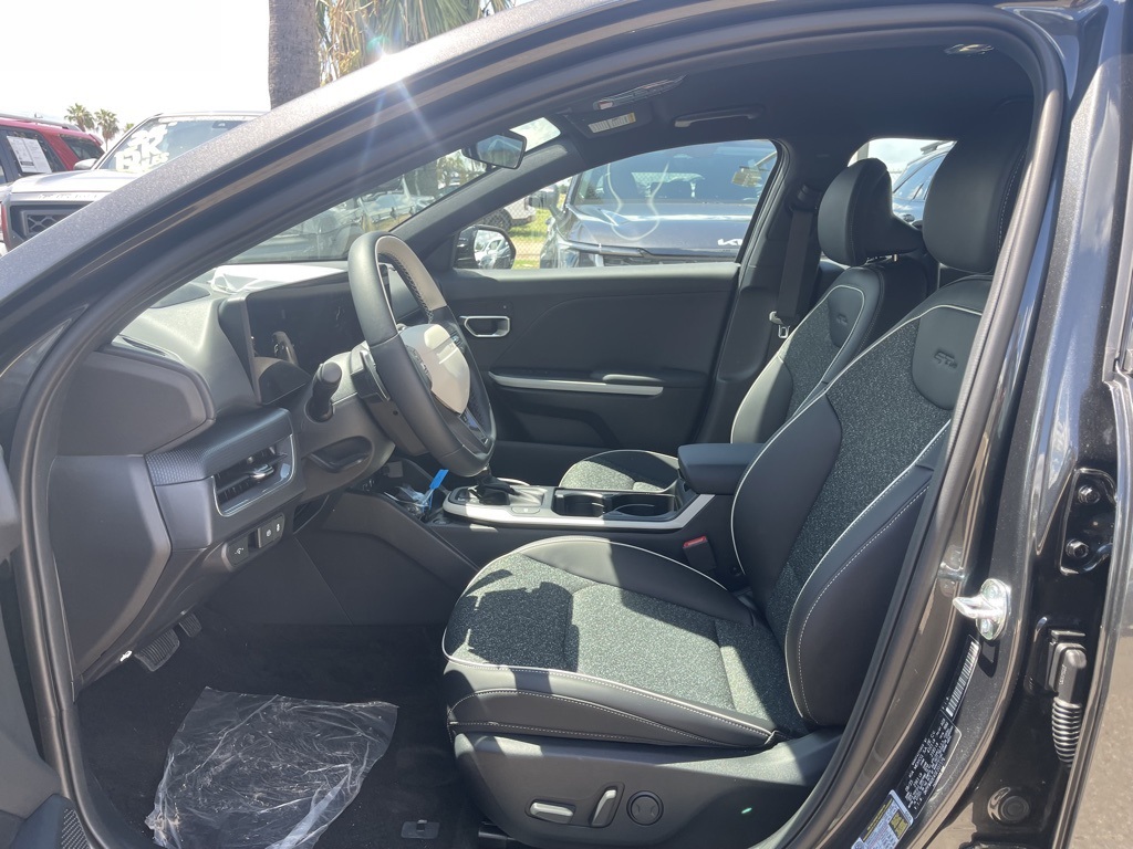 2025 Kia K4 GT-Line photo 10