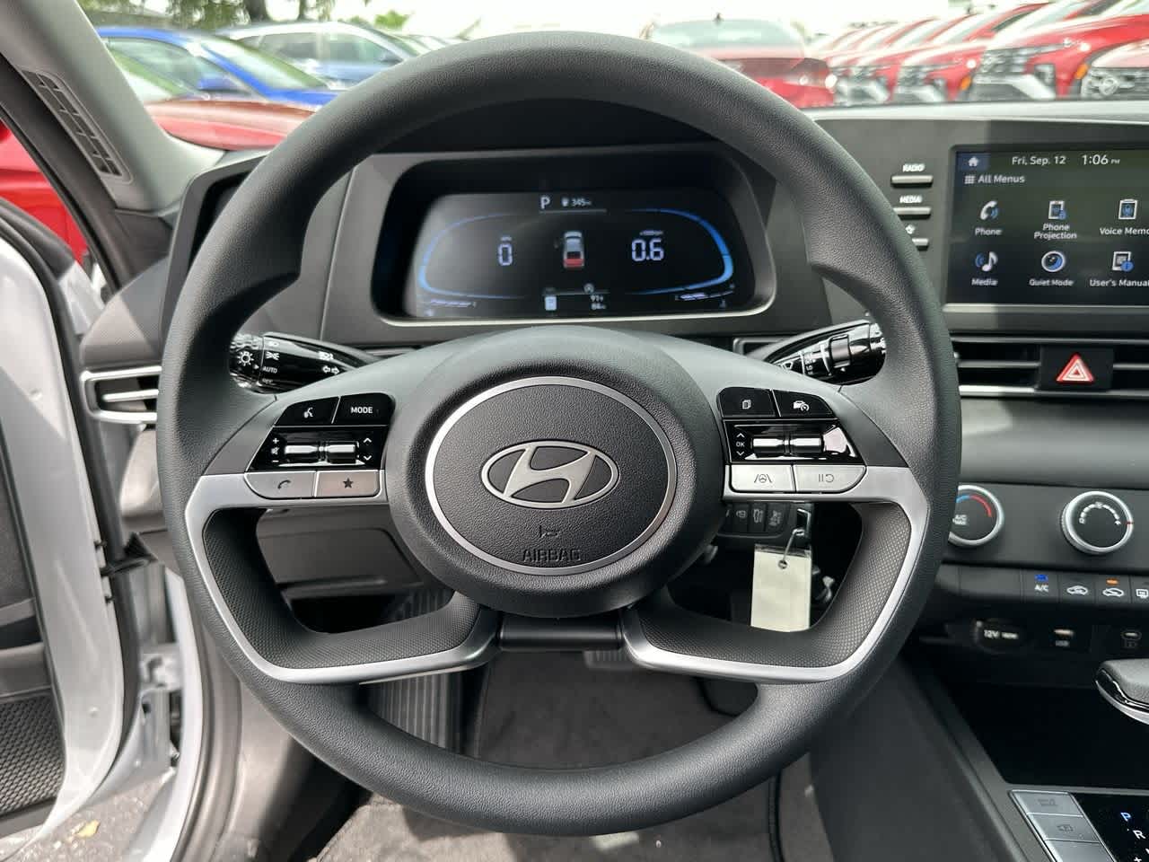 2025 Hyundai Elantra SE photo 13