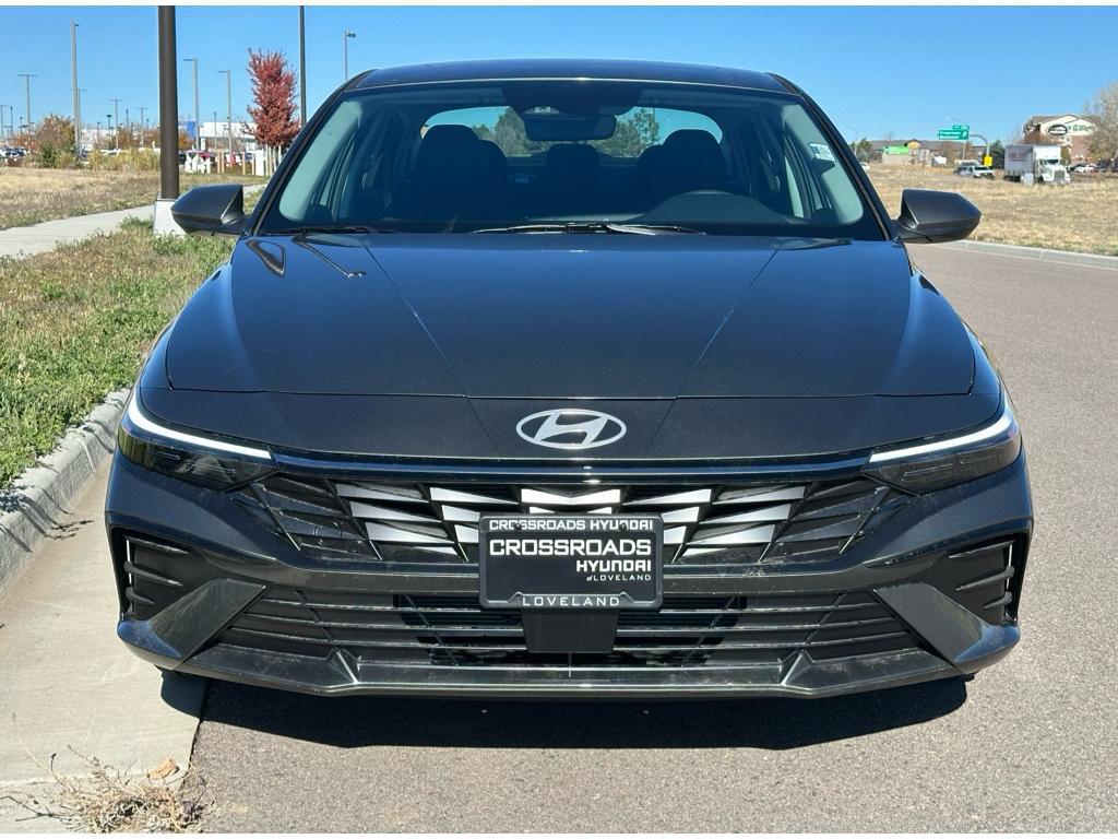 2025 Hyundai Elantra SEL Convenience photo 2