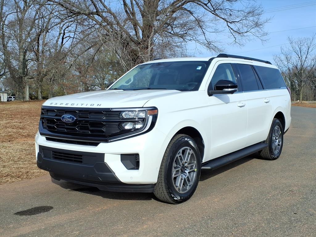 2025 Ford Expedition Active's photo