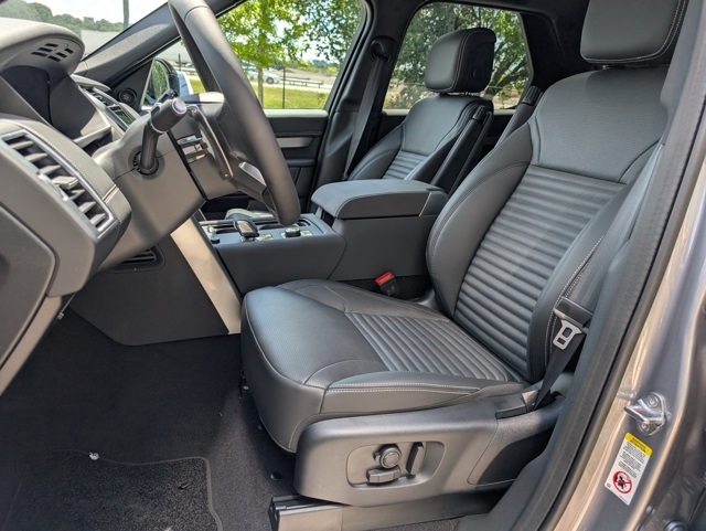 2025 Land Rover Discovery SE photo 4
