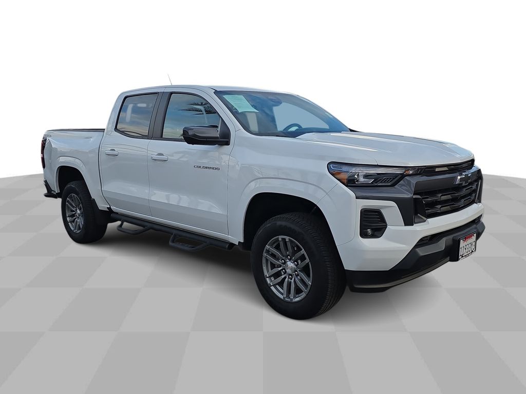 2023 Chevrolet Colorado LT photo 2