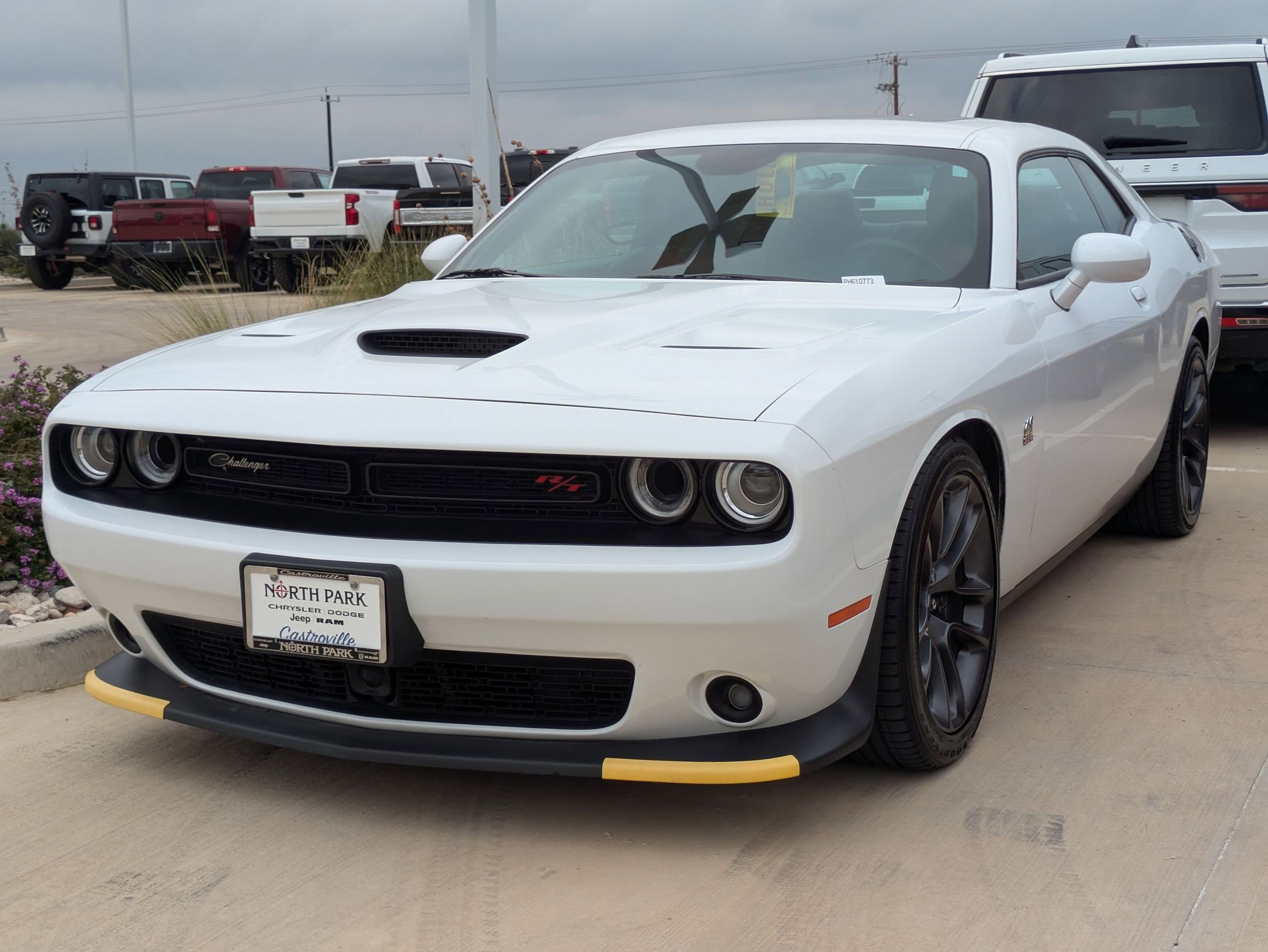 2023 Dodge Challenger R/T Scat Pack photo 2