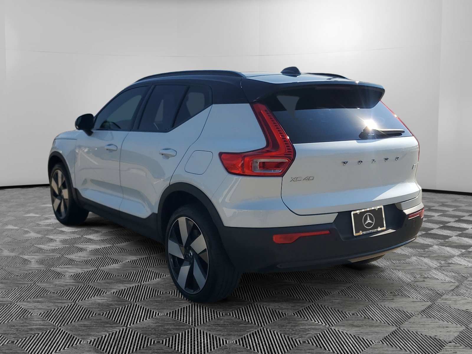 2023 Volvo XC40 Recharge Ultimate photo 3