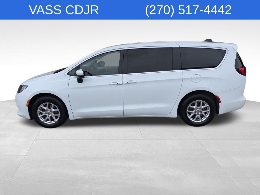 2022 Chrysler Voyager LX photo 4