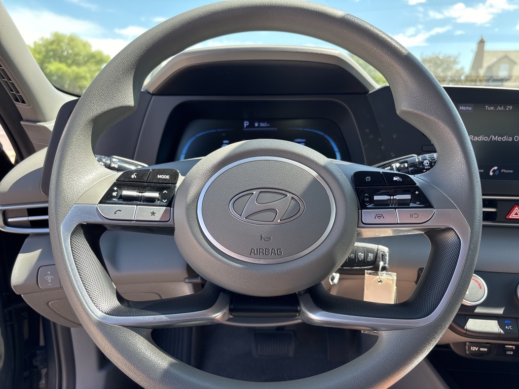 2024 Hyundai Elantra SE photo 10