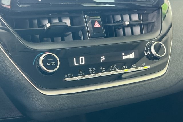 2021 Toyota Corolla LE photo 16