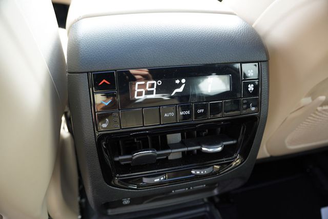 2024 Jeep Grand Cherokee Limited photo 3
