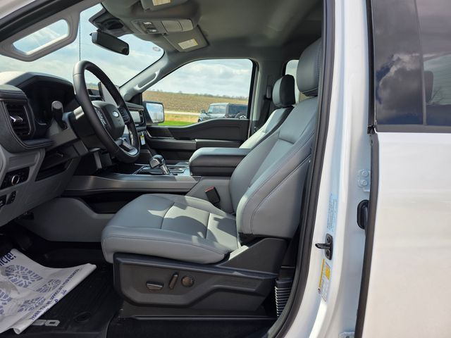 2025 Ford F-150 Lightning photo 4