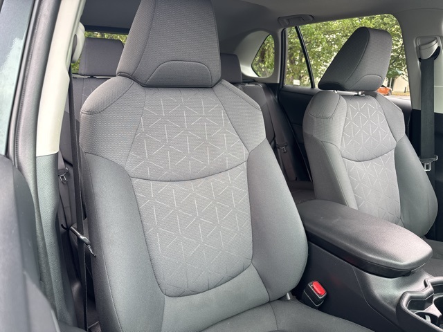 2019 Toyota RAV4 XLE photo 12