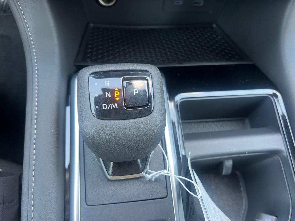 2025 Nissan Pathfinder SV photo 25