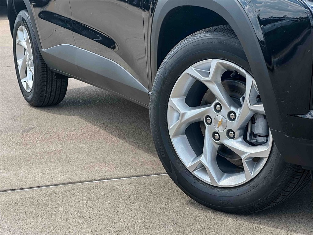 2026 Chevrolet Trax LS photo 2