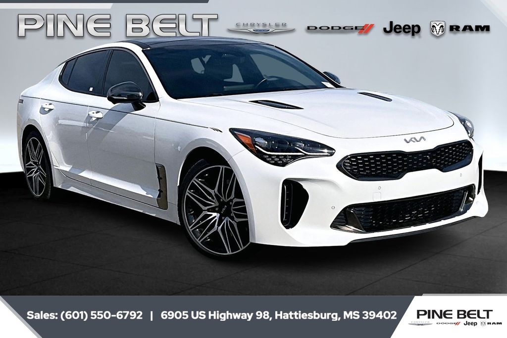 2022 Kia Stinger GT2's photo