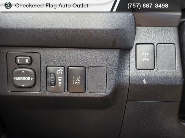 2018 Toyota RAV4 LE photo 8