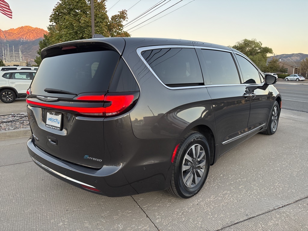 2022 Chrysler Pacifica Hybrid Limited photo 4