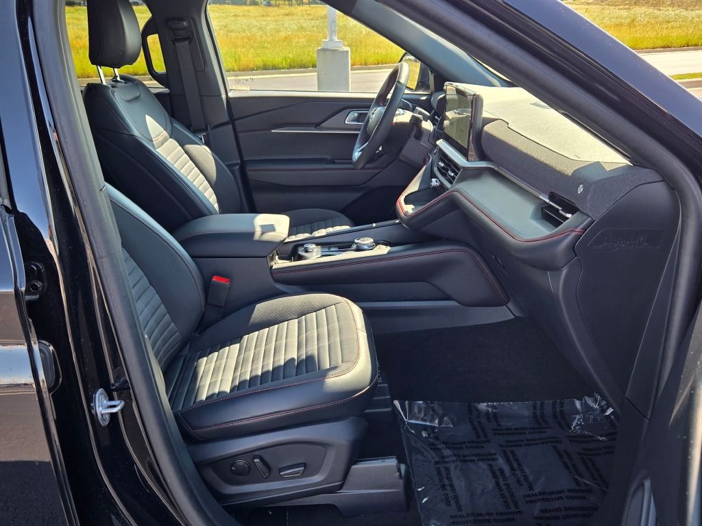 2025 Ford Explorer ST-Line photo 3