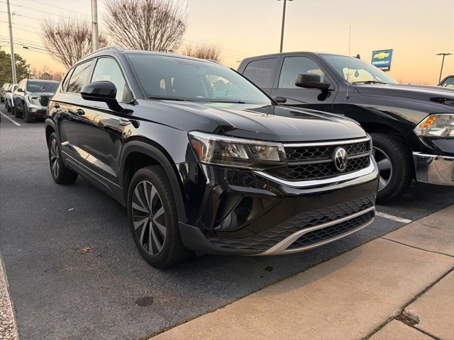 2022 Volkswagen Taos SE's photo