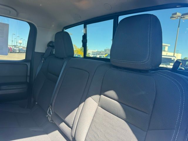 2024 Nissan Frontier SV photo 16