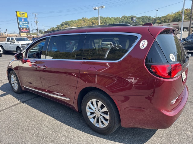 2017 Chrysler Pacifica Touring L photo 4