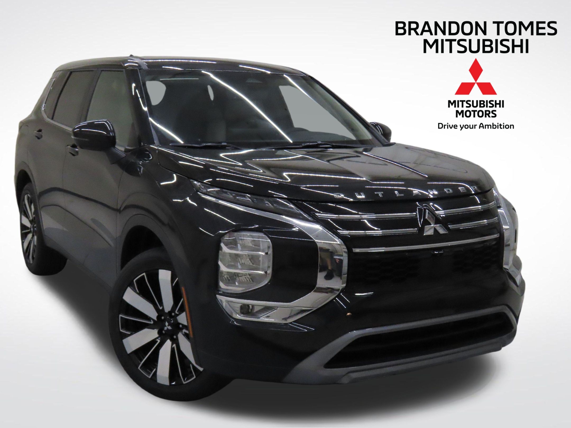 2025 Mitsubishi Outlander SE's photo