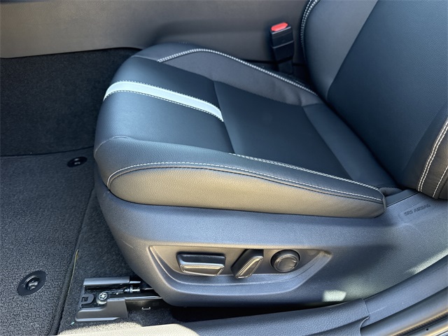 2025 Toyota Camry SE photo 11