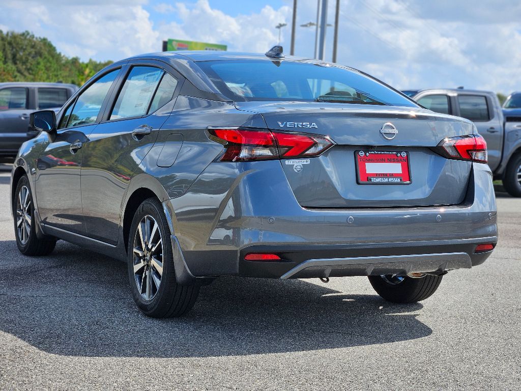 2025 Nissan Versa SV photo 4